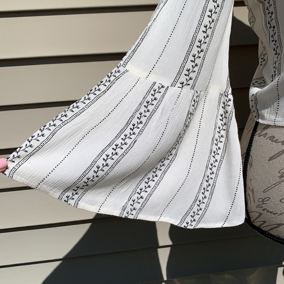 Amercan EAGLE OUTFITTERS Tie Front Top - Picture 6 of 14